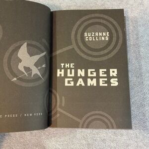 The Hunger Games Book Gold Mockingjay 1st Ed Hardcover Survival No‎ Dust Jacket